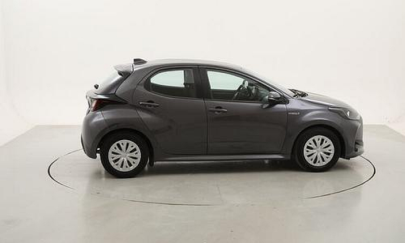 Toyota Yaris Hybrid ...