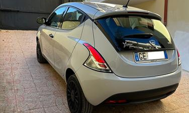 Lancia Ypsilon 1.0 7...