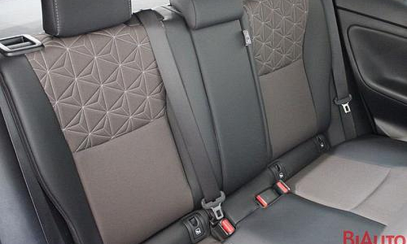Toyota Yaris Cross 1...