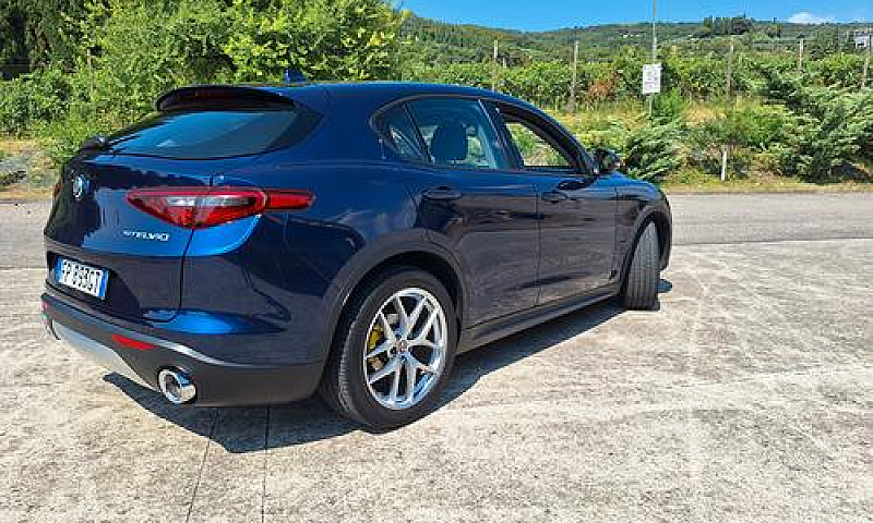 Alfa Romeo Stelvio 2...