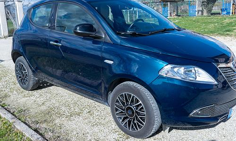 Lancia Ypsilon 3ª Se...