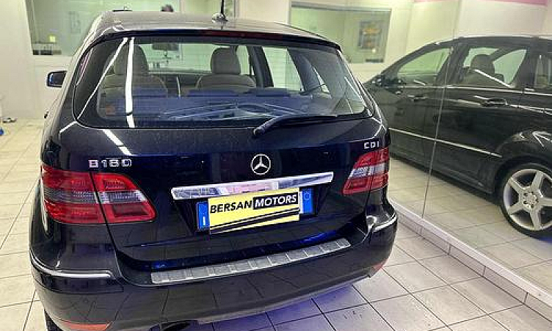 Mercedes-Benz B 180 ...