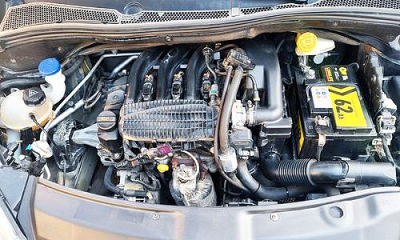 Peugeot 208 Benz / G...