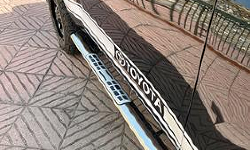 Toyota Land Cruiser1...