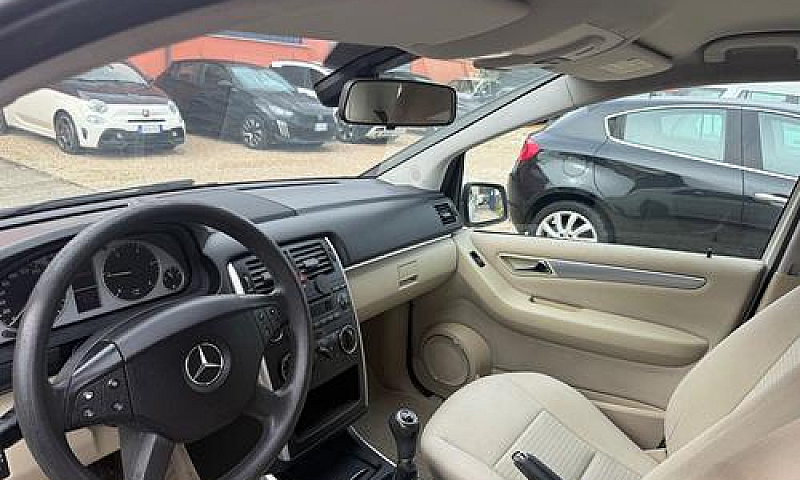 Mercedes-Benz A 180 ...