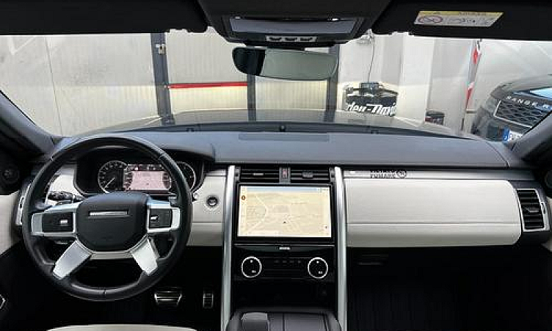 Land Rover Discovery...