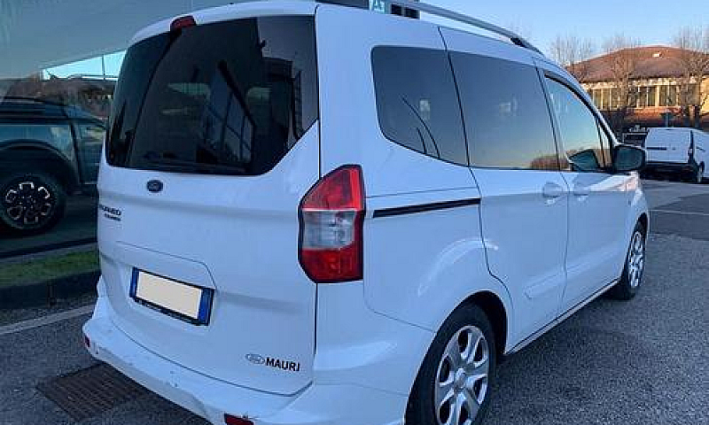 Ford Tourneo Courier...
