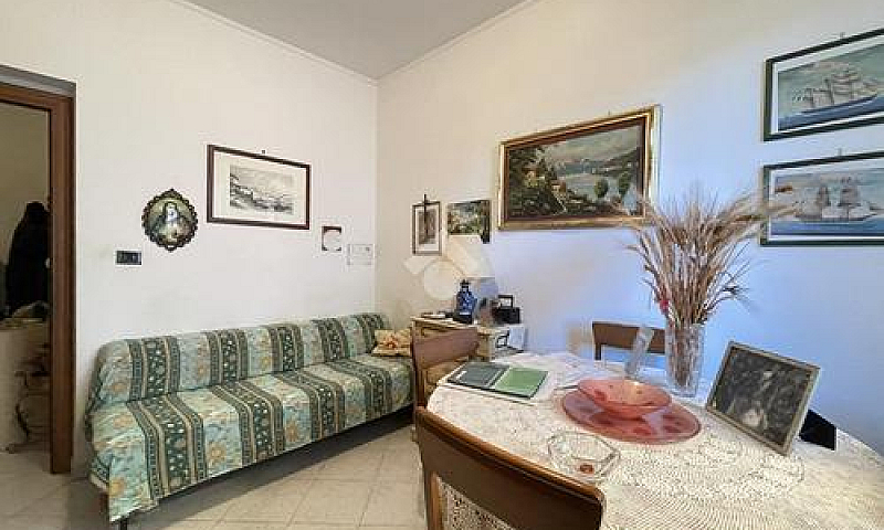 4 Locali A Genova...
