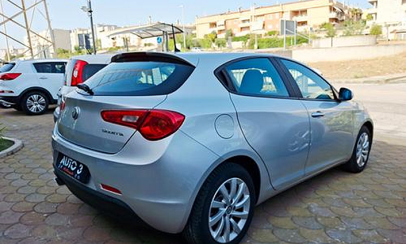 Alfa Romeo Giulietta...