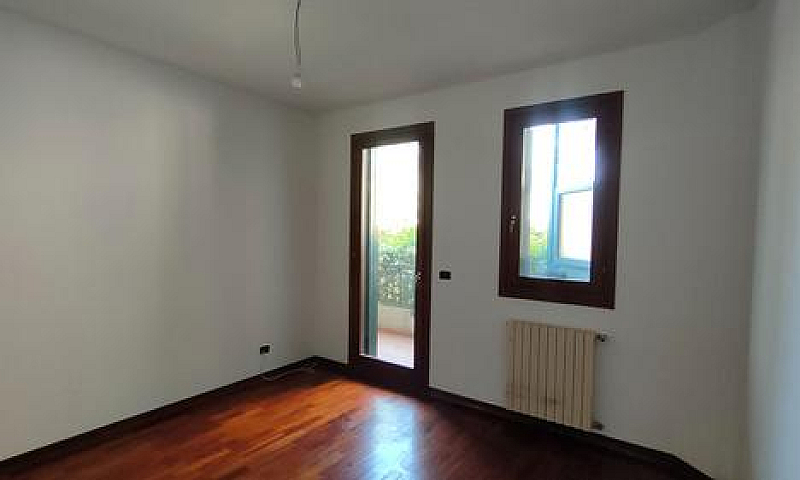 Appartamento Con Gia...