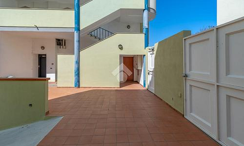 4 Locali A Cagliari...