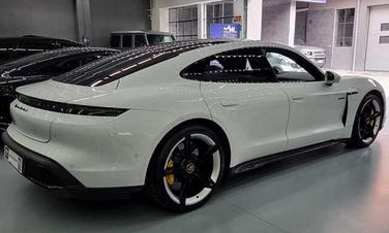 Porsche Taycan Turbo...