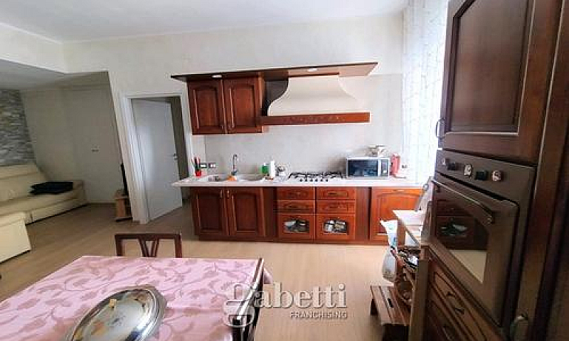 Appartamento Con Tre...