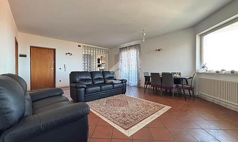 4 Locali A Atri...