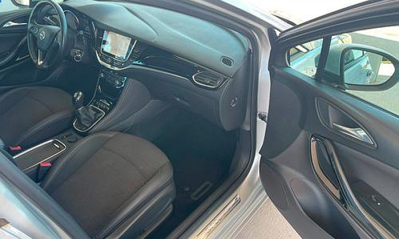 Opel Astra Sports To...
