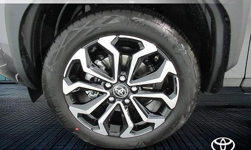 Toyota Yaris Cross 1...