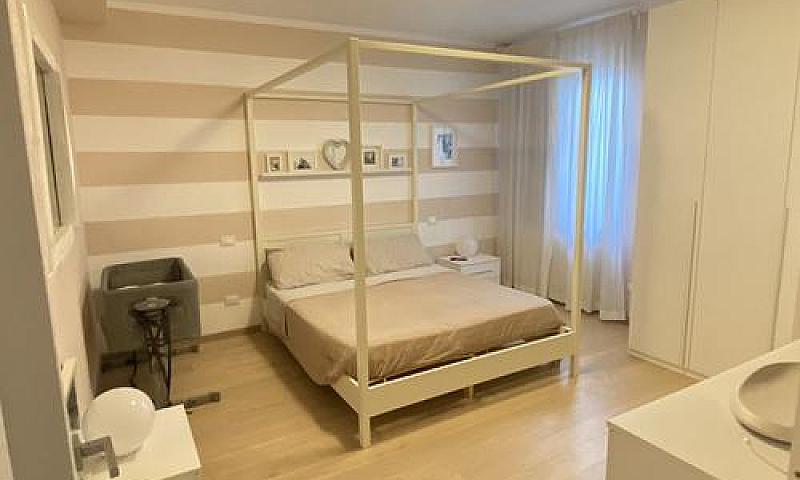 Porzione Di Casa A C...