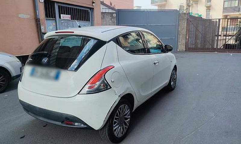 Lancia Ypsilon 1.2 B...