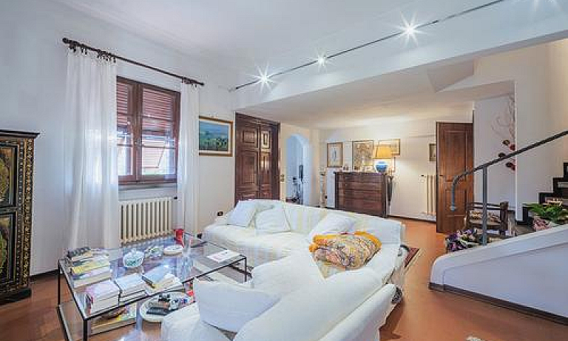 Porzione Di Casa A C...