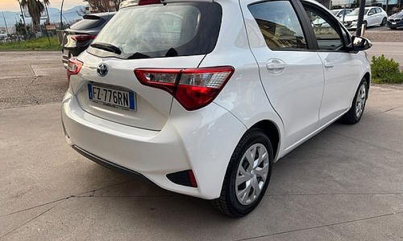 Toyota Yaris 1.5 Hyb...