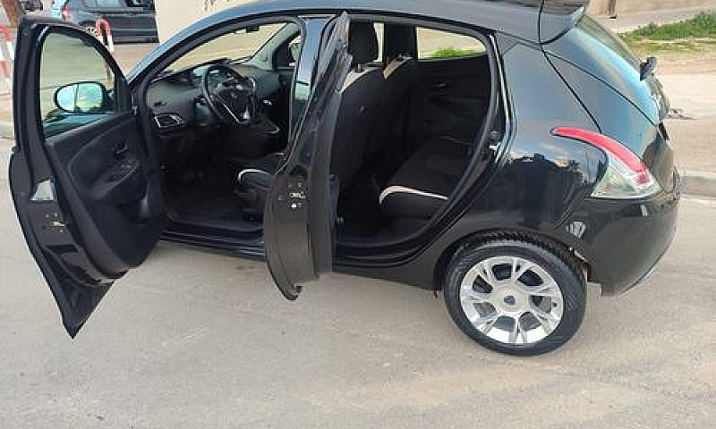 Lancia Ypsilon 0.9 T...