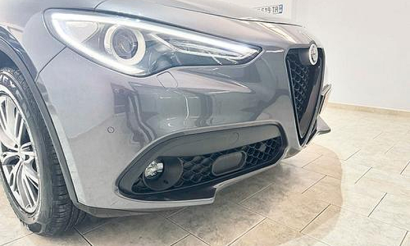 Alfa Romeo Stelvio 2...