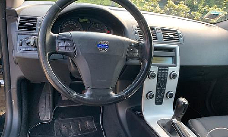 Volvo V50...