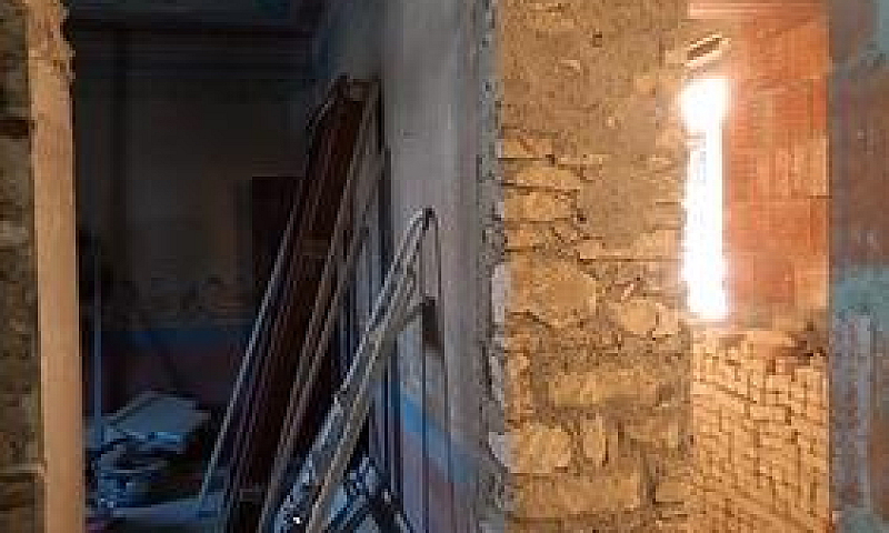 Isili, Intero Piano ...