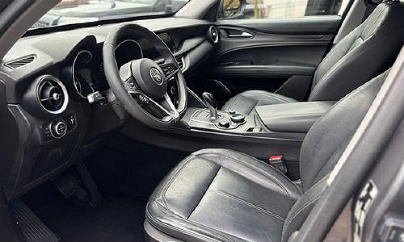 Alfa Romeo Stelvio 2...