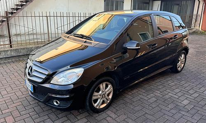 Mercedes-Benz B 180 ...