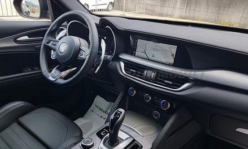 Alfa Romeo Stelvio 2...