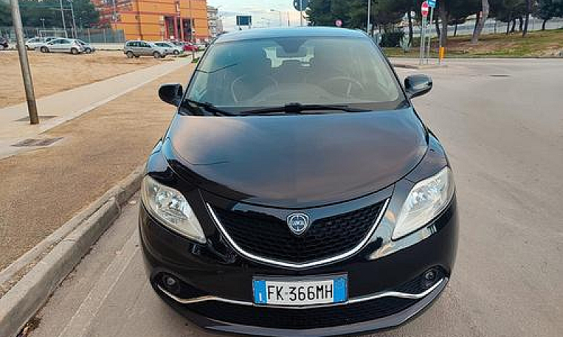 Lancia Ypsilon 0.9 T...