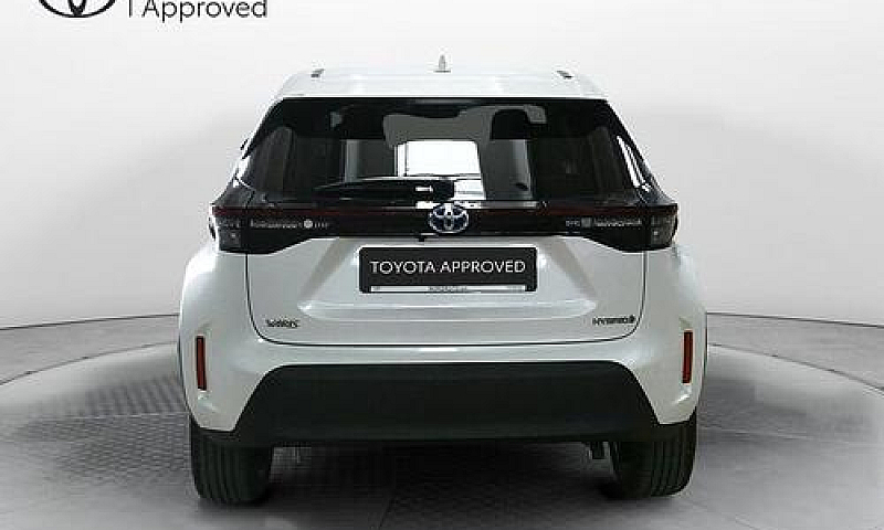 Toyota Yaris Cross 1...