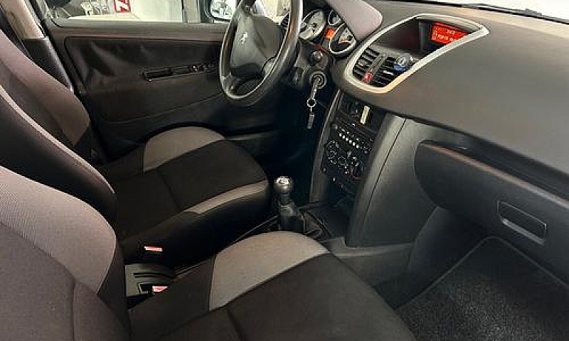 Peugeot 207 1.4 8V 7...