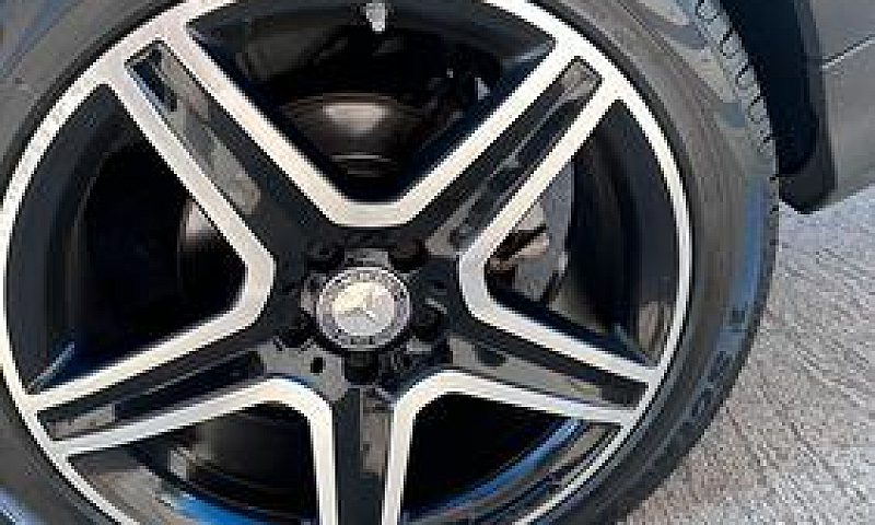 Mercedes Gla...