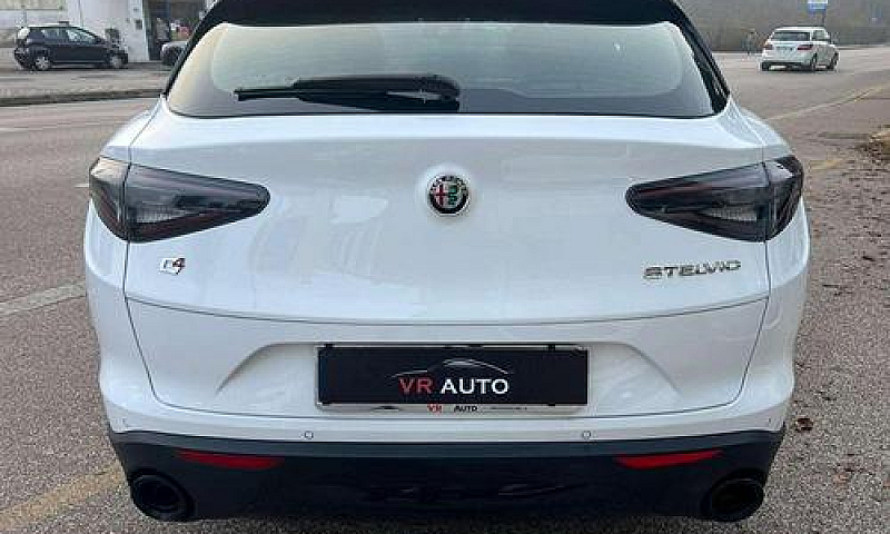 Alfa Romeo Stelvio 2...