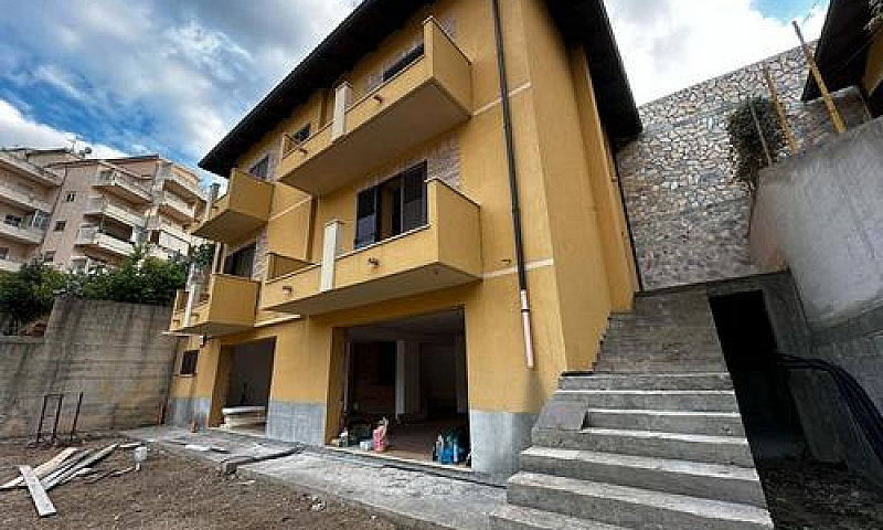 Prestigiosa Villa Su...