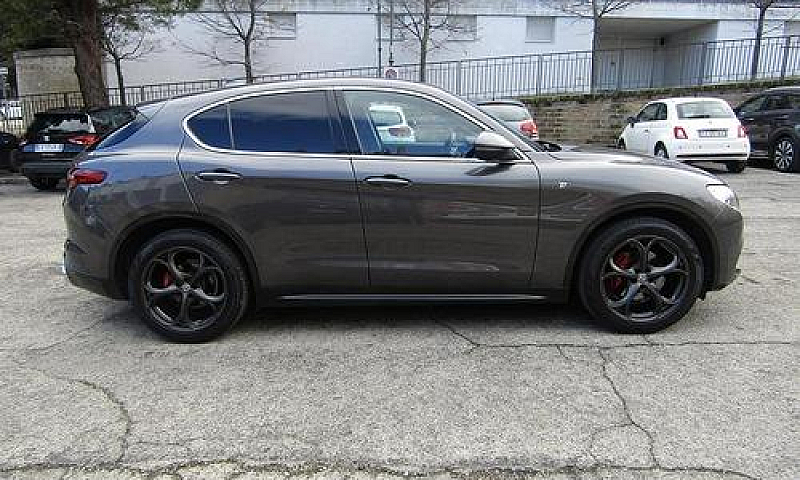Alfa Romeo Stelvio 2...