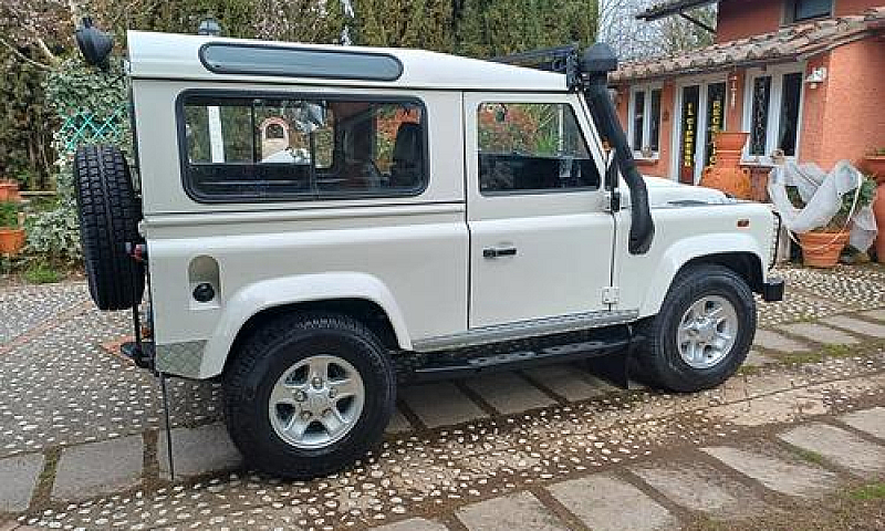Land Rover Defender ...