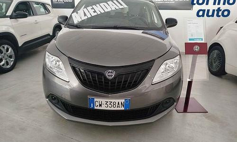 Lancia Ypsilon Ibrid...