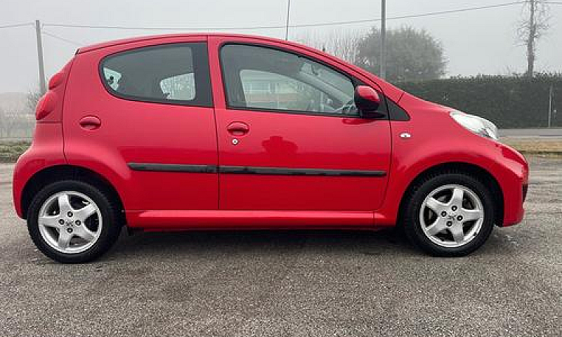 Peugeot 107 1.0 68Cv...