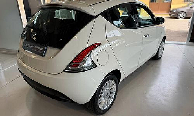 Lancia Ypsilon 1.3 M...