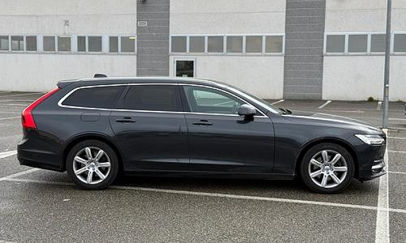 Volvo V90...