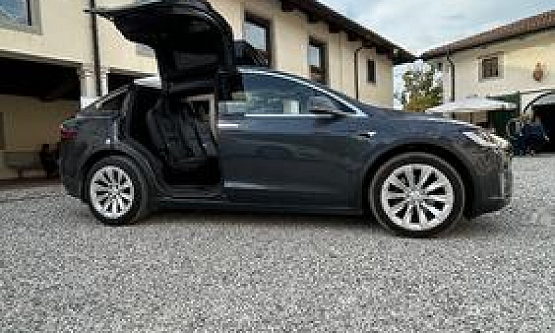 Tesla Model X - 2017...
