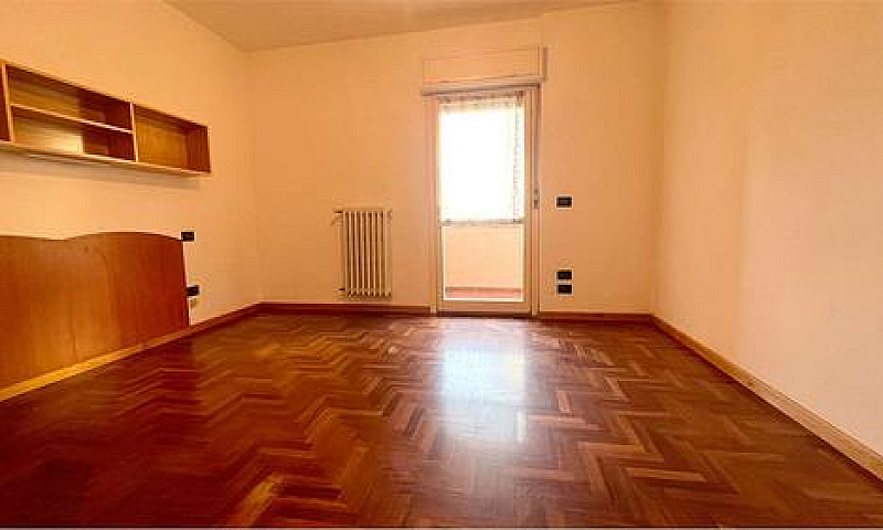 Appartamento Con Ing...