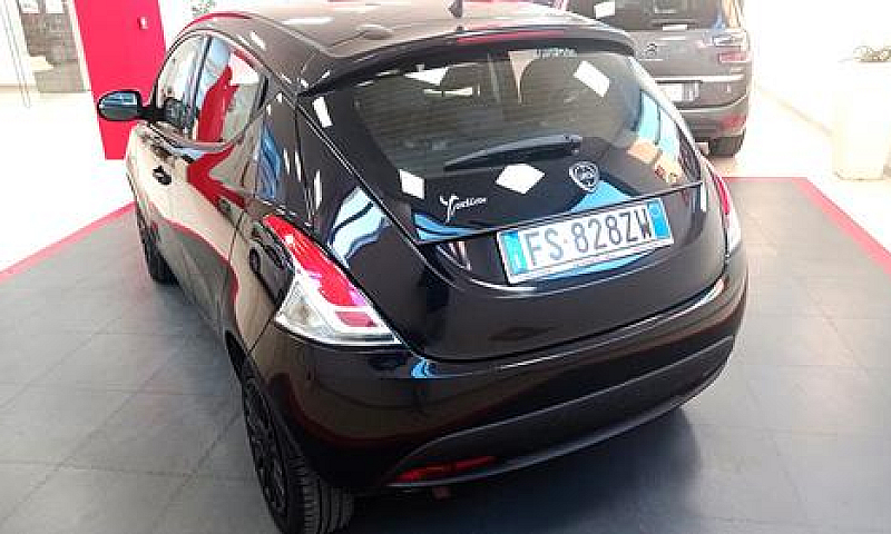 Lancia Ypsilon 1.2 6...