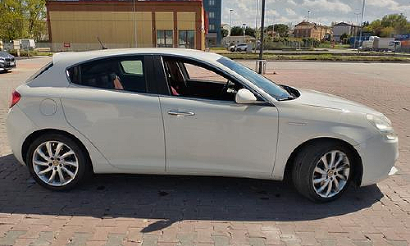 Alfa Romeo Giulietta...