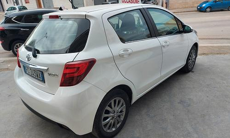 Toyota Yaris 1.0 Ben...