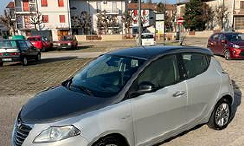 Lancia Ypsilon...