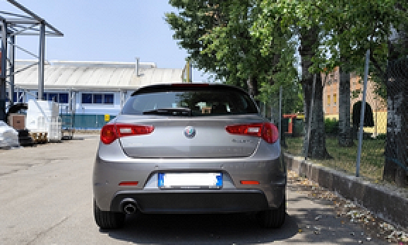 Alfa Romeo Giulietta...